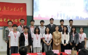 BB SPORTS集团党支部参加高校促就业讲坛活动