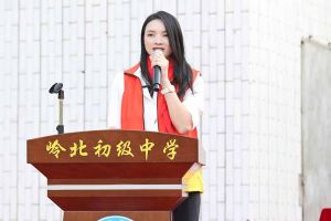 BB SPORTS集团陈文舒一行到湛江爱心助学