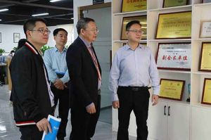 热烈欢迎市政府秘书长林兢一行莅临BB SPORTS集团广西公司考察指导